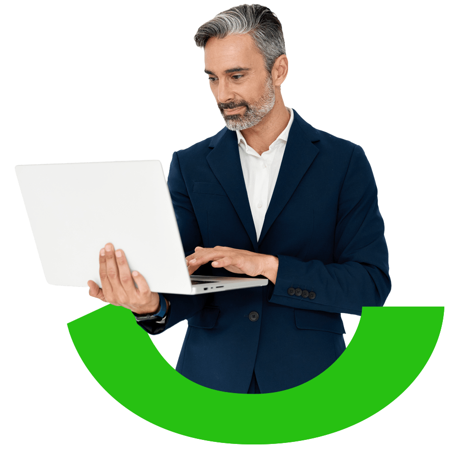 Técnico revisando falla en laptop 