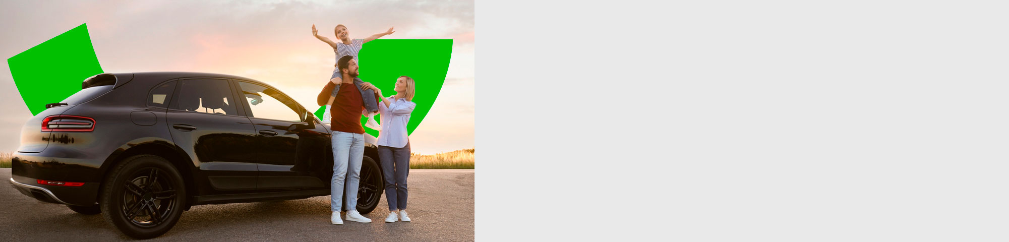 Familia feliz con su vehiculo