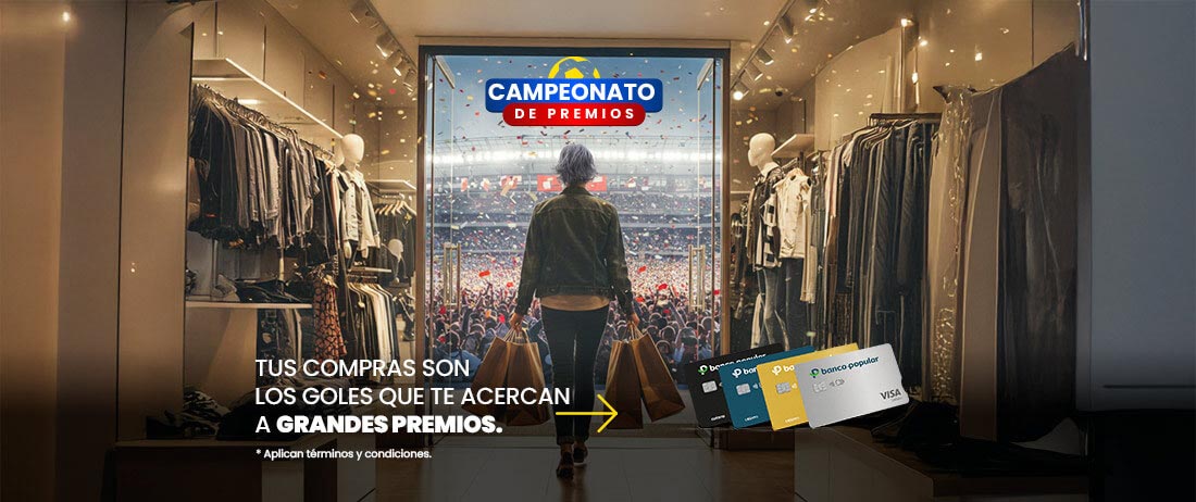 persona saliendo de una tienda de camisetas deportivas