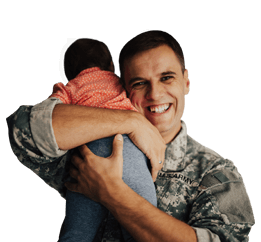 Militar de mediana edad con su hijo