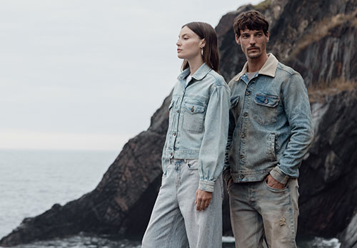 imagen de hombre y mujer con ropa de Chevignon