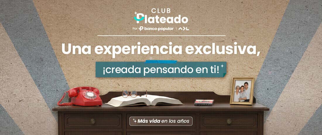 mesa con elementos vintage