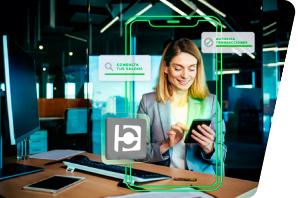 mujer ejecutiva con celular accediendo a la app Banco Popular
