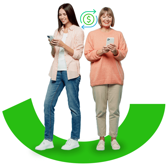 Dos mujeres haciendo trasnferencias por su telefono