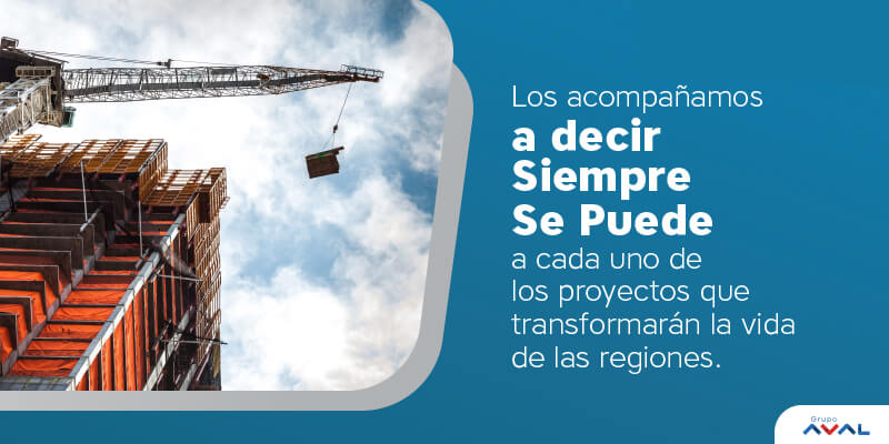Grua de construcción transportando materiales