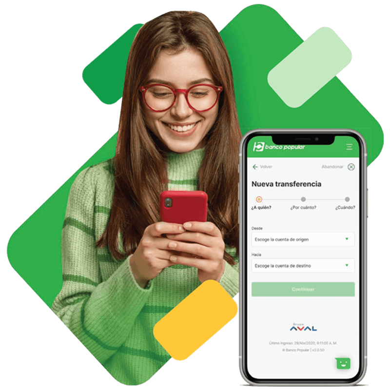 Mujer joven  de cabello liso y anteojos  haciendo una transferencia desde la App del Banco Popular