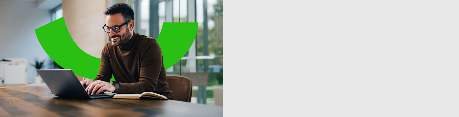 Equipos mostrando los servicios del Banco Popular