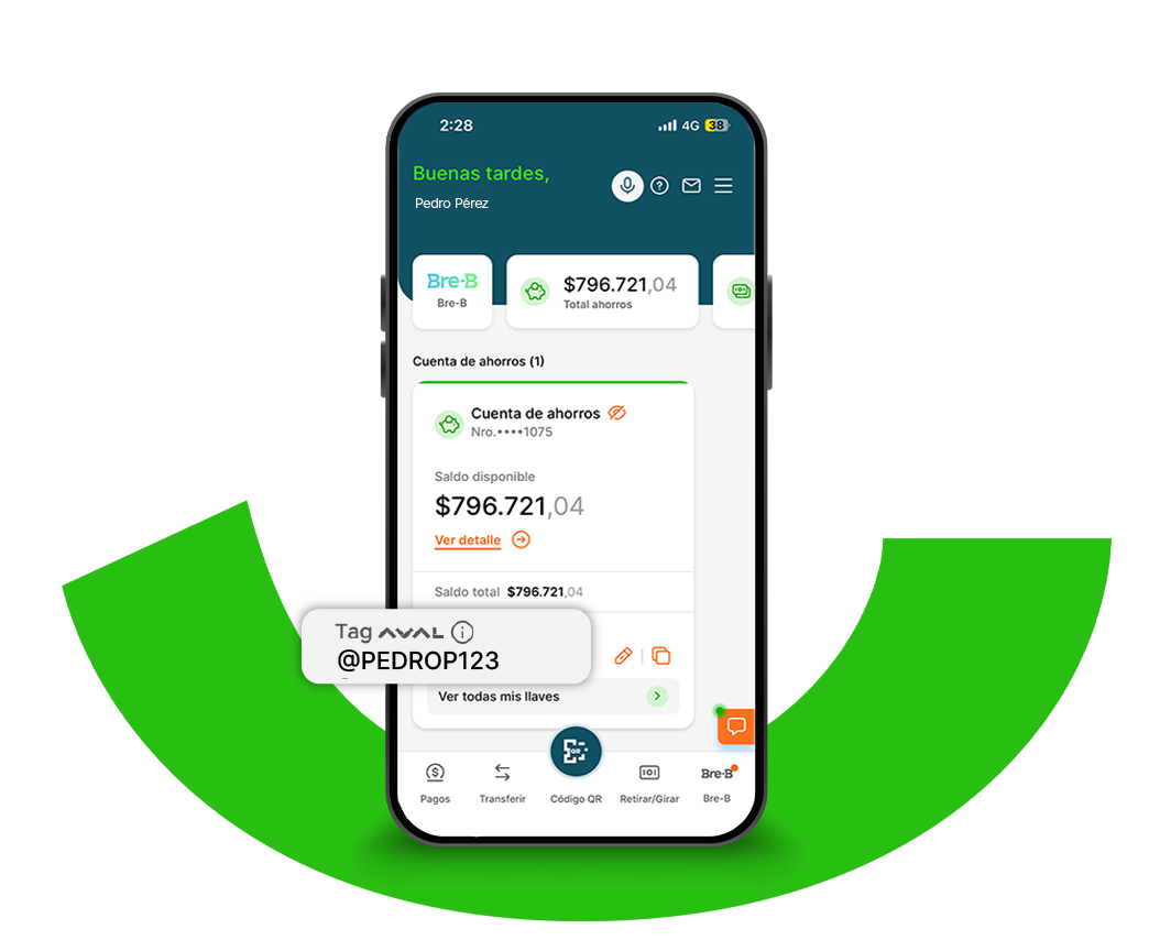 Hombre maduro con celular en la mani ciendo la app movil