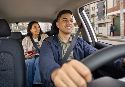 imagen de conductor en carro