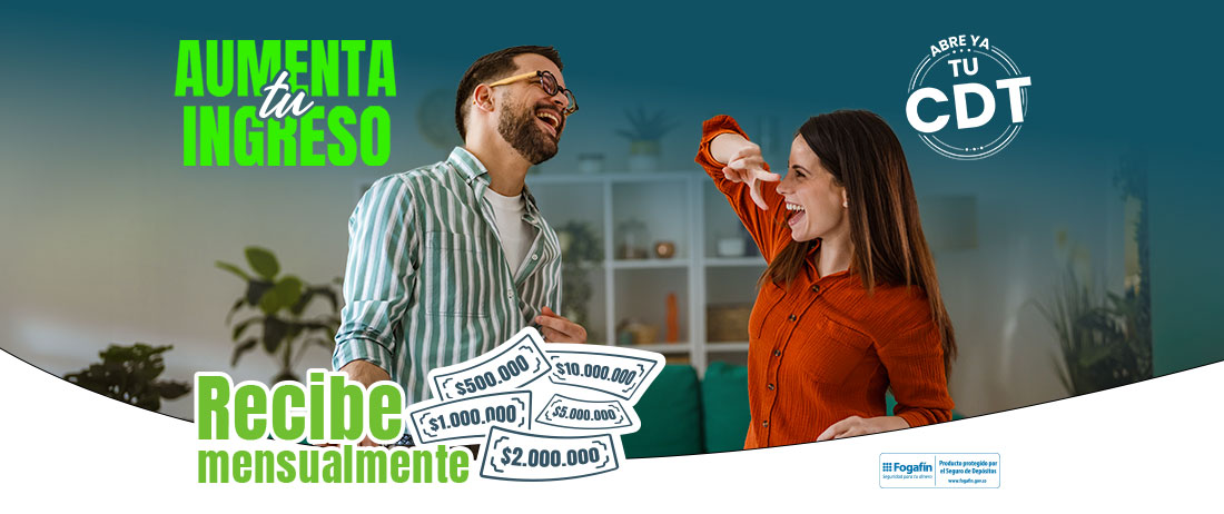 Hombre y mujer muy felices en un auto