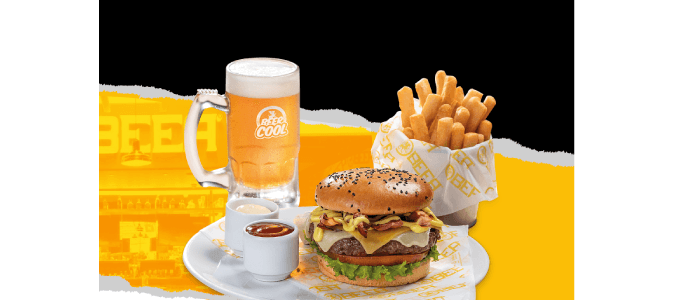 Hombre comiendo una rebanada de pizza