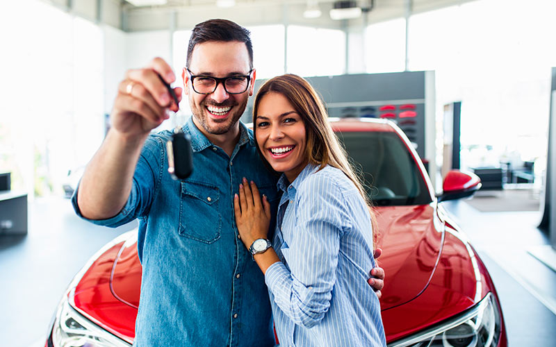 pareja de adultos mayores felices