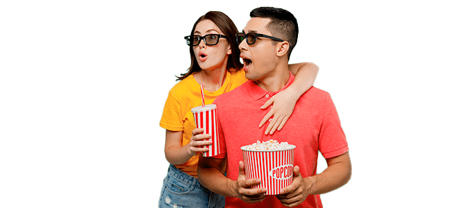 Pareja con gafas de cine y palomitas