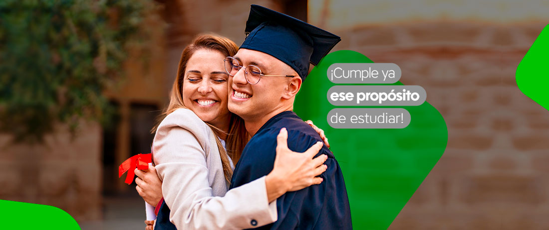 Joven recien graduado feliz abrazando a una mujer