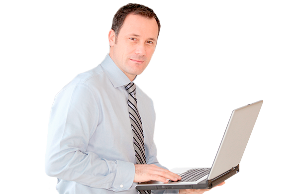 Mujer formal sonriente con laptop en la mano
