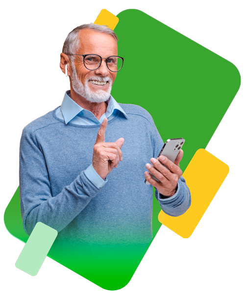 Hombre de la tercera edad de barba canosa y uso azul, sonriendo con su celular en la mano