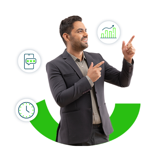 Dos mujeres haciendo trasnferencias por su telefono