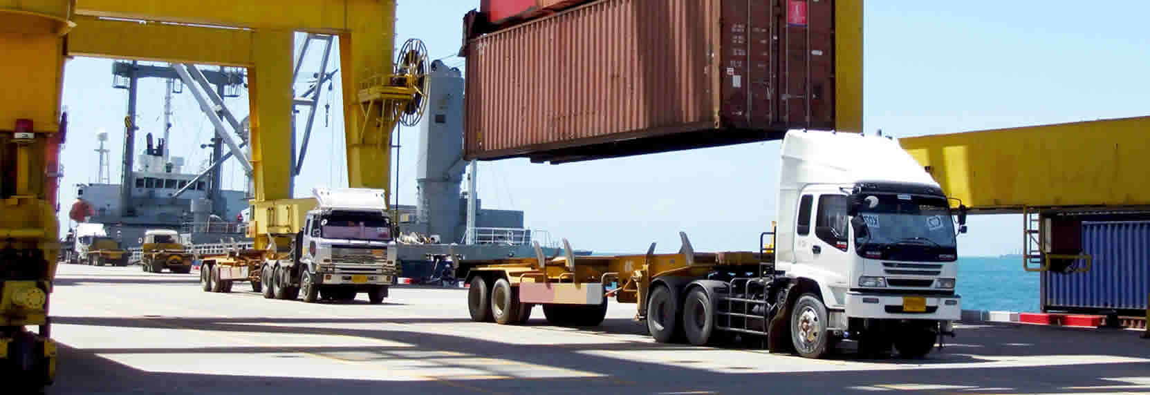 Carga de mercancia en camión