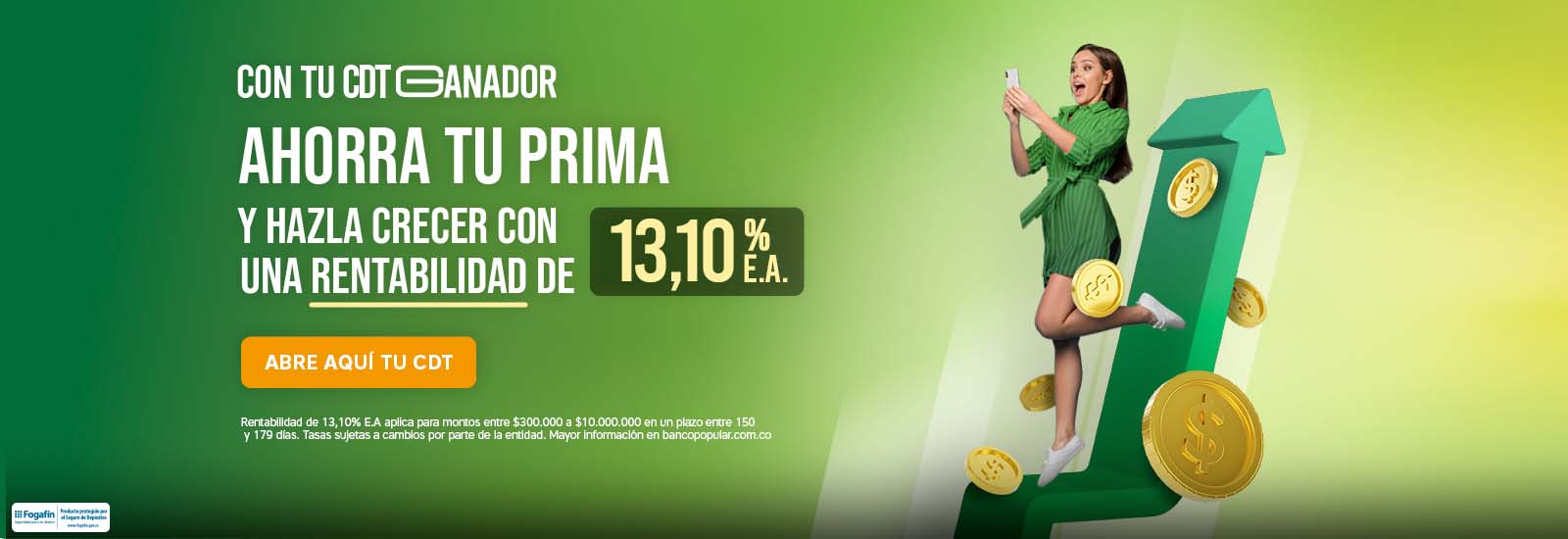 mujer feliz sobre flecha de rentabilidad ascendente rodeada de monedas de oro