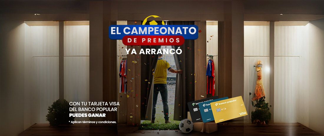 persona saliendo de una tienda con varias compras