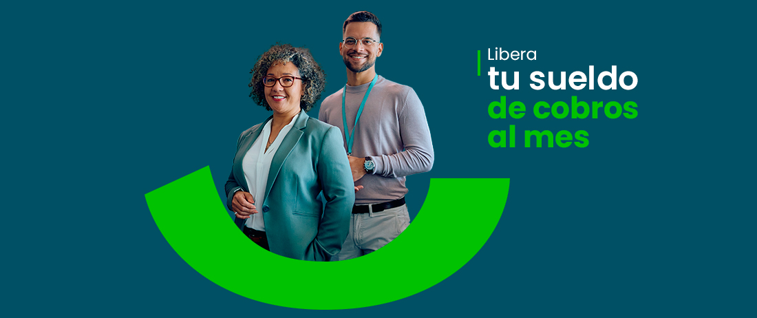 Pareja mayores de 50 trabajando en la oficina