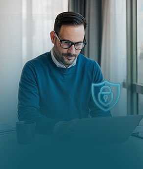 Hombre con ciberseguridad