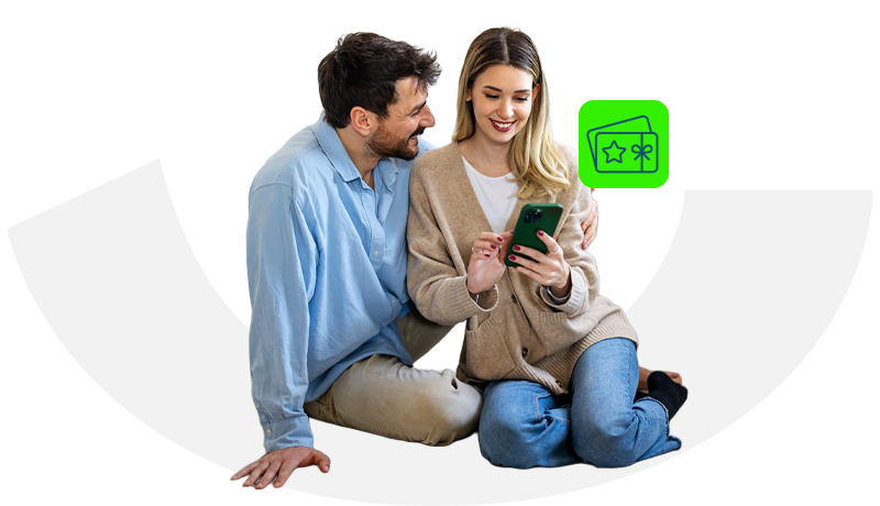 mujer programando una transferencia desde la banca movil