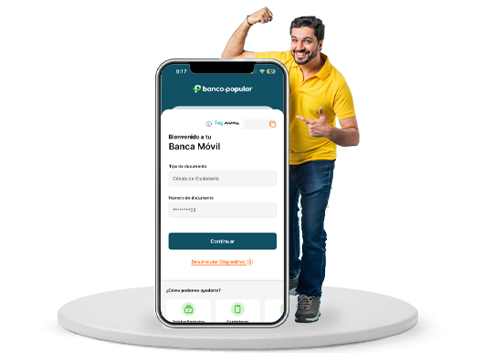 Hombre con celular grande mostrando el app banca movil