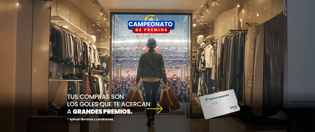 persona saliendo de una tienda con varias compras