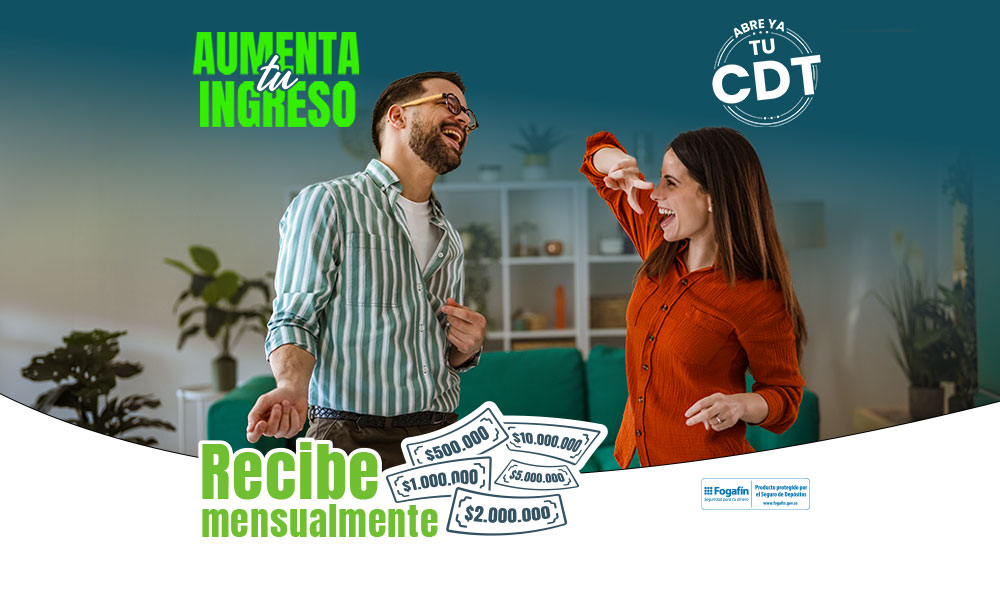 Pareja en el carro felices.