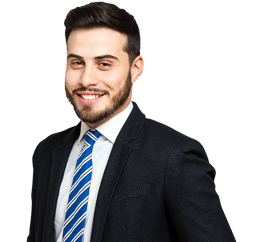 Un ejecutivo sonriendo